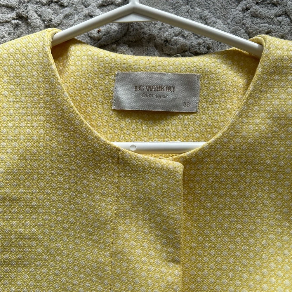 Elegant Yellow Trench Coat - Picture 3 of 3